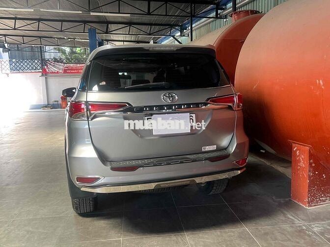 Toyota Fortuner Bạc 7 chỗ