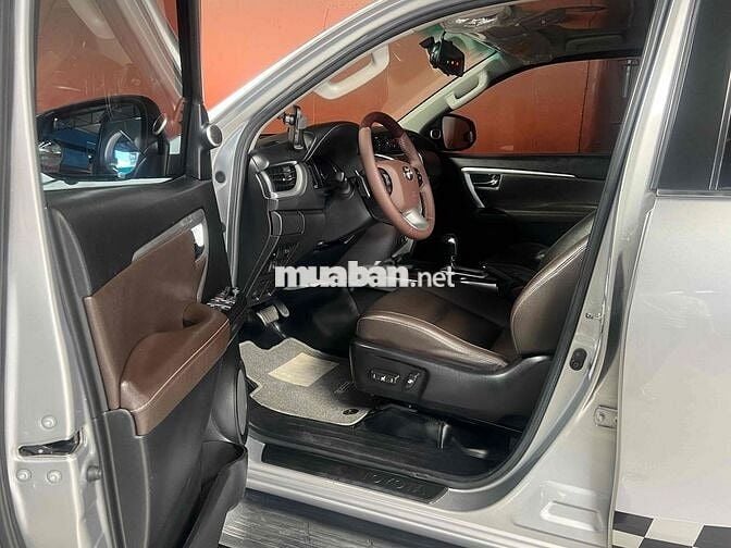 Toyota Fortuner Bạc 7 chỗ