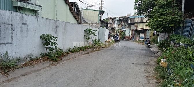 BÁN NHÀ XƯỞNG MT ĐƯỜNG NHỰA DT 22M x 20M SHR