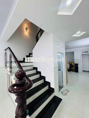 CHO THUÊ NHÀ 2 LẦU 4PN TL40 MỚI TINH GIÁ 11 TRIỆU HẺM XE HƠI