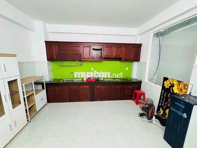 CHO THUÊ NHÀ 2 LẦU 4PN TL40 MỚI TINH GIÁ 11 TRIỆU HẺM XE HƠI