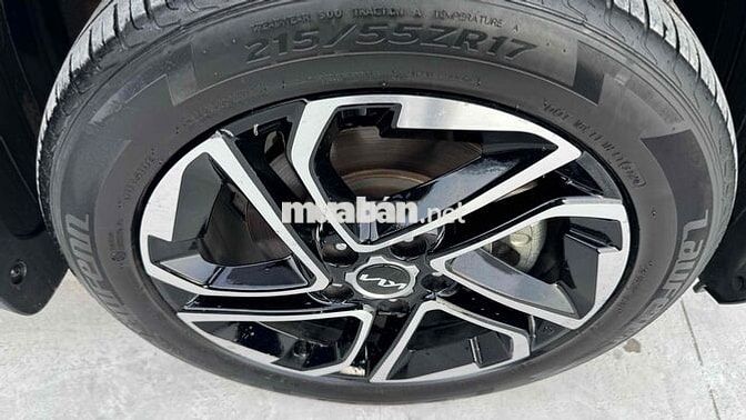 Kia Carens 1.5G Luxury 2024 – 7 chỗ rộng rãi, 1 ch