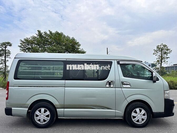 Toyota Hiace Van 6 chỗ 2010 Dầu