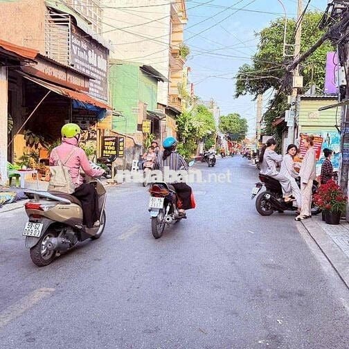BÁN LÔ ĐẤT  MẶT TIỀN 05 HT Q12 , DT : 8*25 , VI TRI ĐẸP
