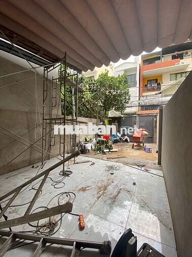 MBKD BÊN DƯỚI 30 CHDV HẺM XE HƠI TRƯỚC NHÀ 6M - 5X15M - WC RIÊNG