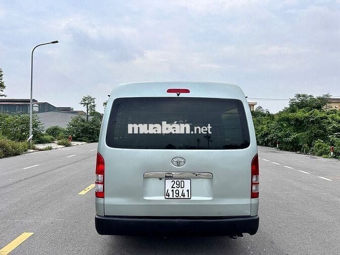 Toyota Hiace Van 6 chỗ 2010 Dầu