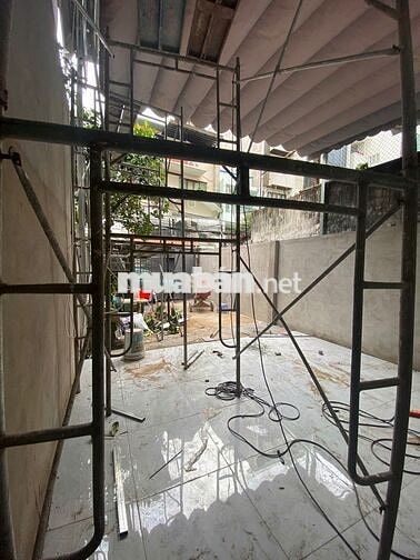 MBKD BÊN DƯỚI 30 CHDV HẺM XE HƠI TRƯỚC NHÀ 6M - 5X15M - WC RIÊNG