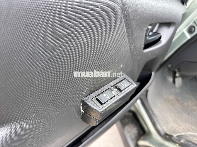 Toyota Hiace Van 6 chỗ 2010 Dầu