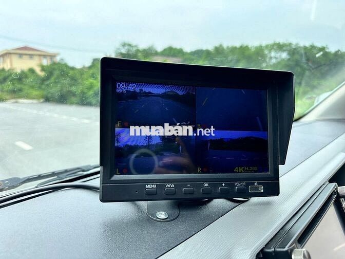 Toyota Hiace Van 6 chỗ 2010 Dầu