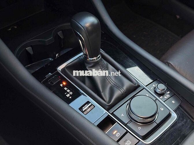 Mazda 3 Luxury 2024