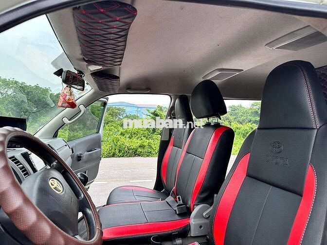 Toyota Hiace Van 6 chỗ 2010 Dầu
