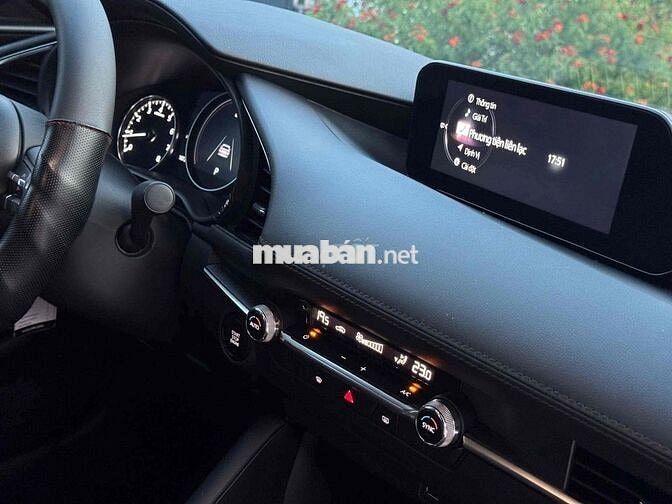 Mazda 3 Luxury 2024
