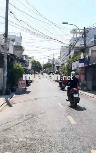 BÁN LÔ ĐẤT  MẶT TIỀN 05 HT Q12 , DT : 8*25 , VI TRI ĐẸP