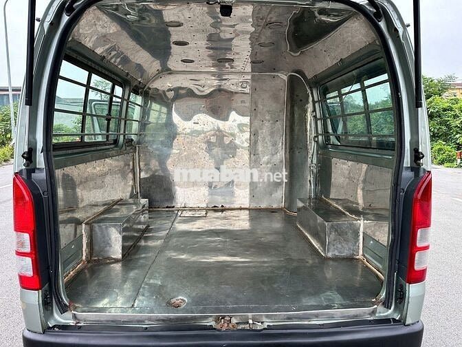 Toyota Hiace Van 6 chỗ 2010 Dầu
