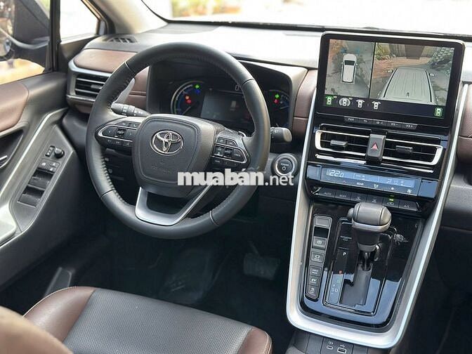 Innova Hybrid cuối 2024 xám Bạc lướt 22.000 km