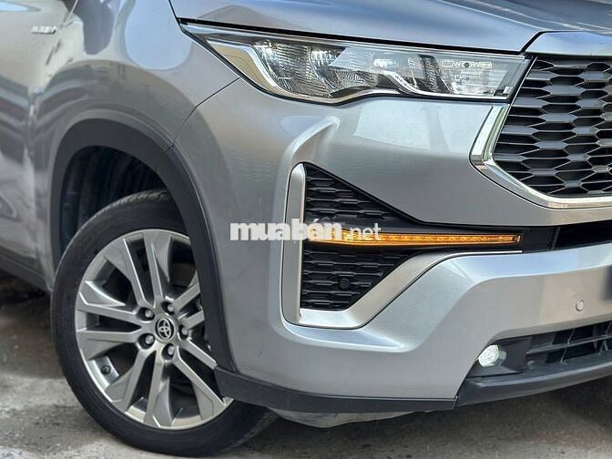 Innova Hybrid cuối 2024 xám Bạc lướt 22.000 km