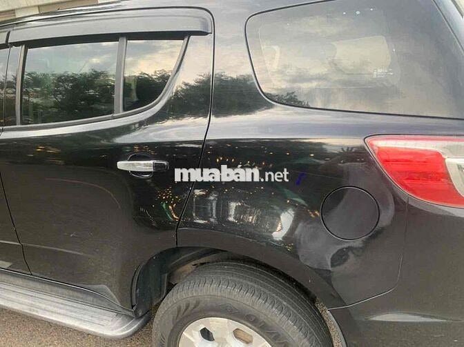 Chevrolet Trailblazer 7 chỗ Số sàn Đen