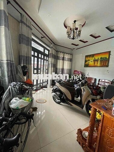 Nhà trệt lầu góc 2 mặt tiền 3phòng full nội thất kDC Hưng Phú2