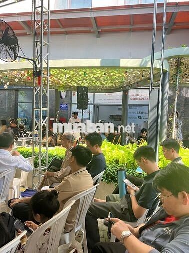 Shophouse chân đế tòa nhà dự án Opal Skyline, độc đẹp, đang cho thuê