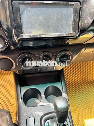 Toyota Hilux 2.4 E 2017 Trắng 80.000 km