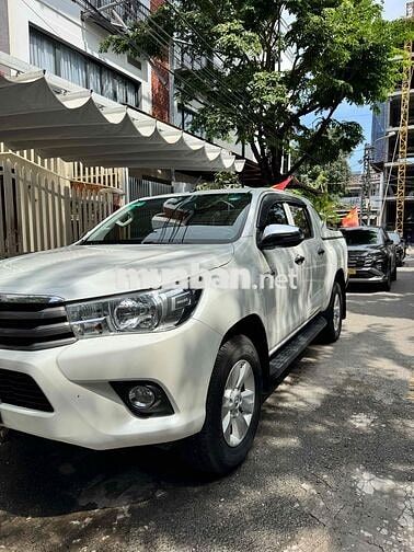 Toyota Hilux 2.4 E 2017 Trắng 80.000 km
