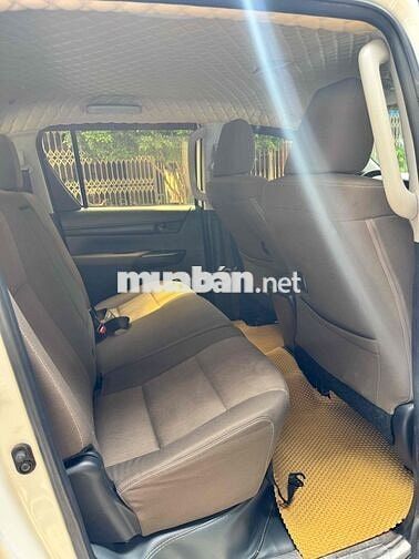 Toyota Hilux 2.4 E 2017 Trắng 80.000 km