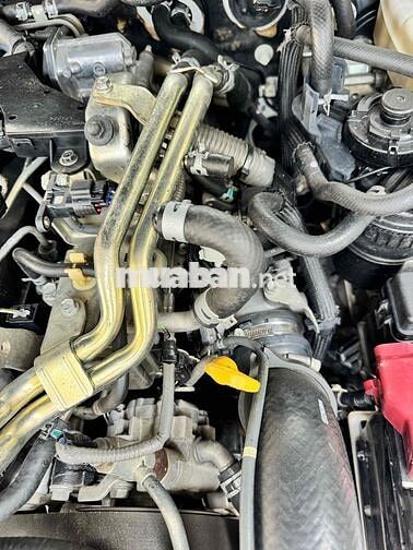 Toyota Hilux 2.4 E 2017 Trắng 80.000 km