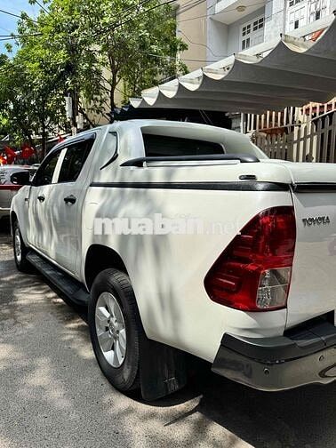 Toyota Hilux 2.4 E 2017 Trắng 80.000 km