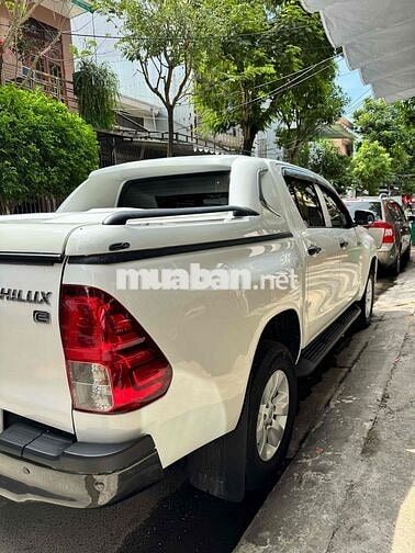 Toyota Hilux 2.4 E 2017 Trắng 80.000 km