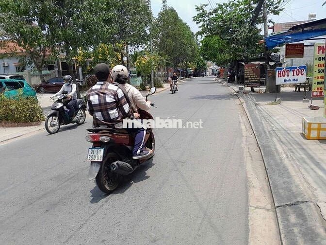 Đất 5 x 35m Mặt tiền đường Giồng Lớn. Sát bên Hành Chính Công