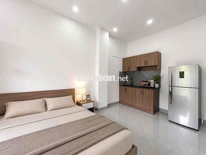 THUÊ  CĂN HỘ NGAY NƠ TRANG LONG 43M2 BAN CÔNG LỚN FULL NỘI THẤT