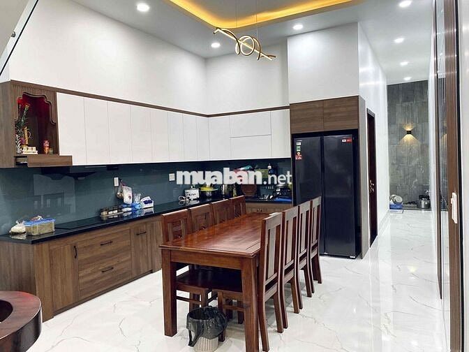 NHÀ PHỐ 3 TẦNG FULL NỘI THẤT MẶT TIỀN KINH DOANH !