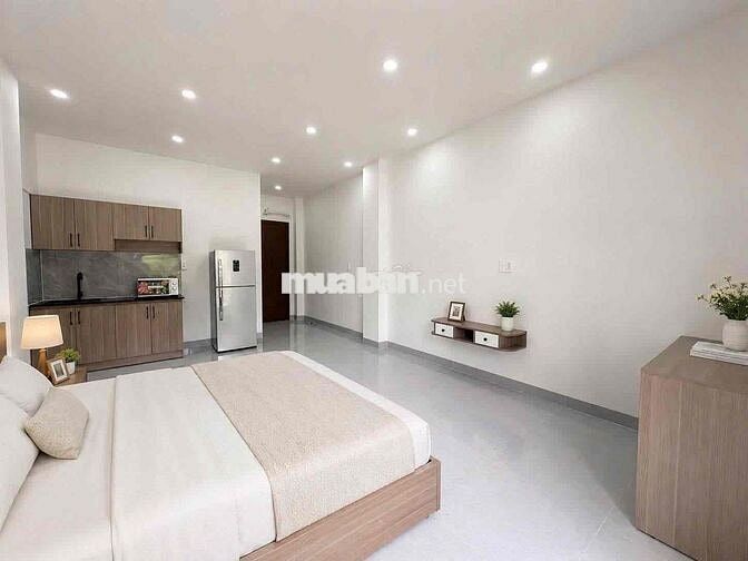 THUÊ  CĂN HỘ NGAY NƠ TRANG LONG 43M2 BAN CÔNG LỚN FULL NỘI THẤT