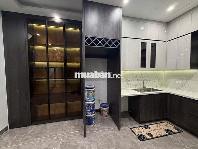 HOT ĐỐNG ĐA 5 TẦNG THANG MÁY 6P KK NGÕ RỘNG NỘI THẤT HIỆN ĐẠI Ở NGAY