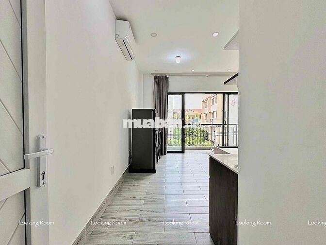 Căn Hộ Ban Công rộng 40m2 đầy đủ nội thất ngay Trung Tâm Tân Bình