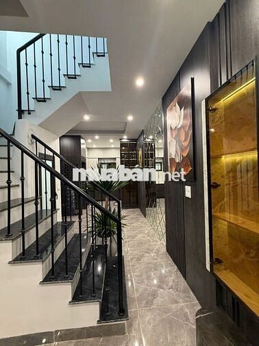 HOT ĐỐNG ĐA 5 TẦNG THANG MÁY 6P KK NGÕ RỘNG NỘI THẤT HIỆN ĐẠI Ở NGAY