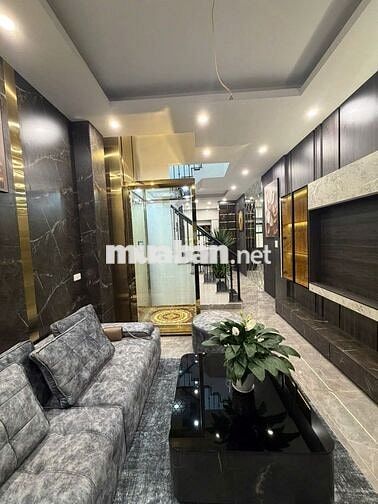 HOT ĐỐNG ĐA 5 TẦNG THANG MÁY 6P KK NGÕ RỘNG NỘI THẤT HIỆN ĐẠI Ở NGAY