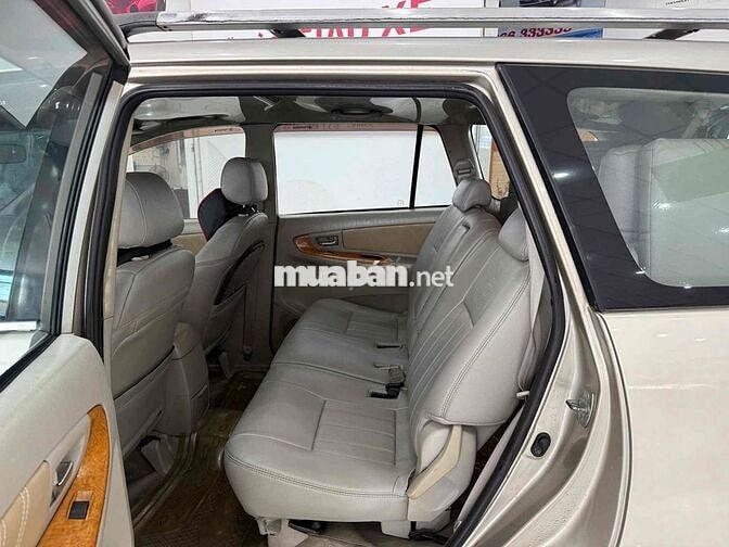 Toyota Innova 2010 2.0G RS Vàng cát