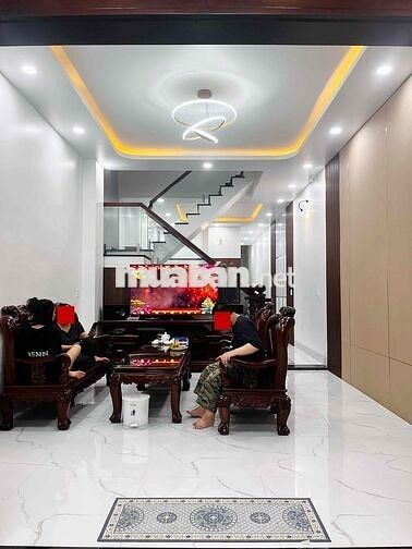NHÀ PHỐ 3 TẦNG FULL NỘI THẤT MẶT TIỀN KINH DOANH !