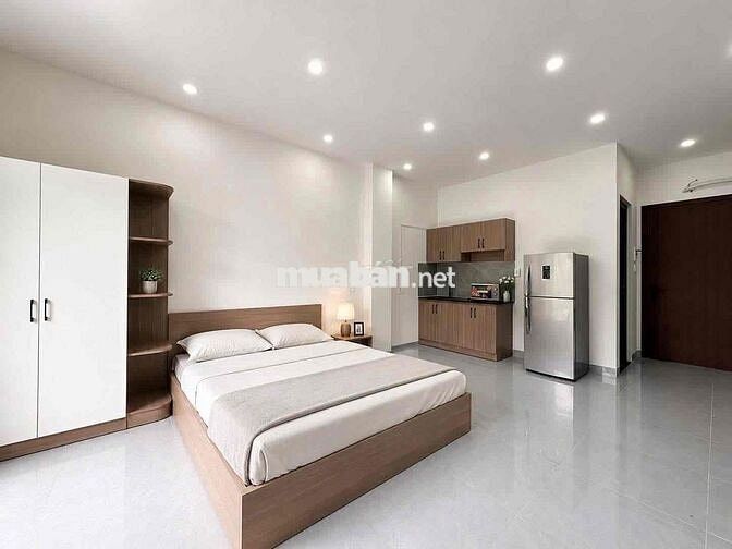 THUÊ  CĂN HỘ NGAY NƠ TRANG LONG 43M2 BAN CÔNG LỚN FULL NỘI THẤT