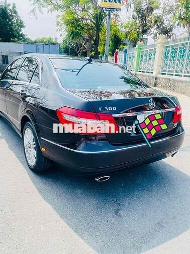 Mercedes-Benz E 300 2011 Đen 140000 km