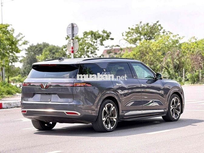 Xe điện VinFast VF9 Plus 2024 Xám