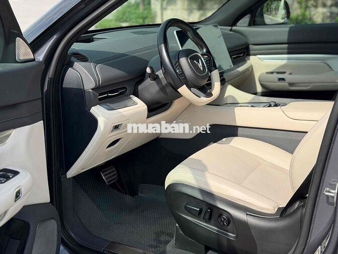 Xe điện VinFast VF9 Plus 2024 Xám