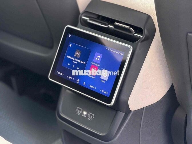 Xe điện VinFast VF9 Plus 2024 Xám