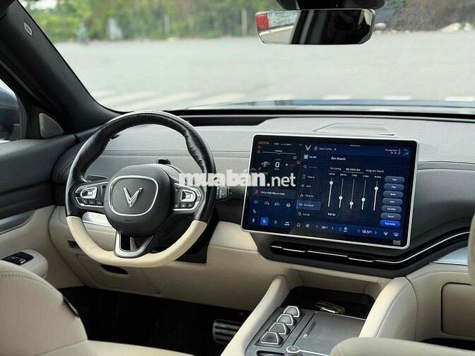 Xe điện VinFast VF9 Plus 2024 Xám