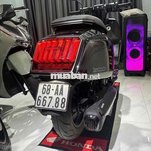 Lambretta X125 Đen 427 km và đỏ 1.262 km
