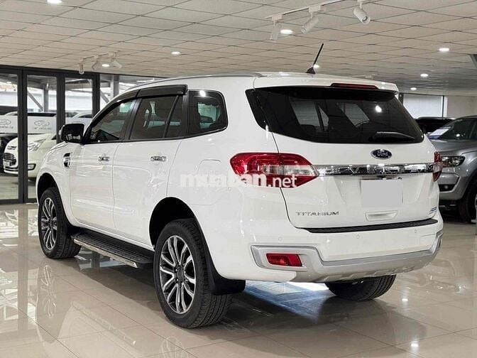 Ford Everest Titanium 2021 Trắng 34.000km