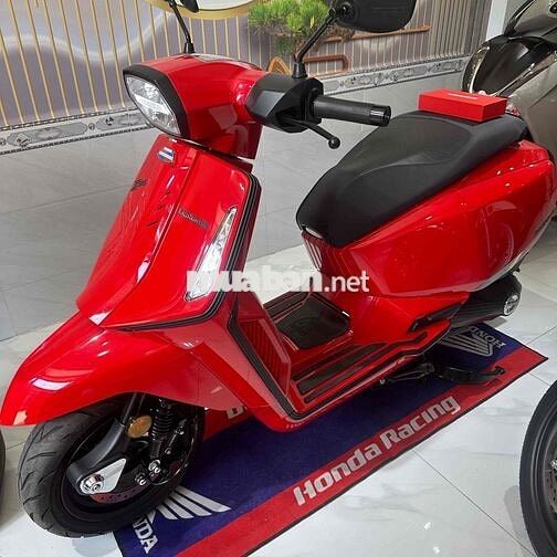 Lambretta X125 Đen 427 km và đỏ 1.262 km