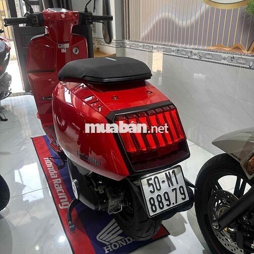 Lambretta X125 Đen 427 km và đỏ 1.262 km