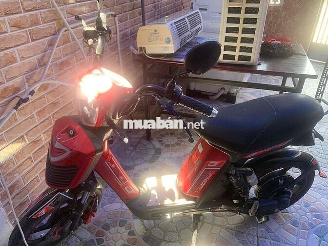 Xe máy màu Trắng